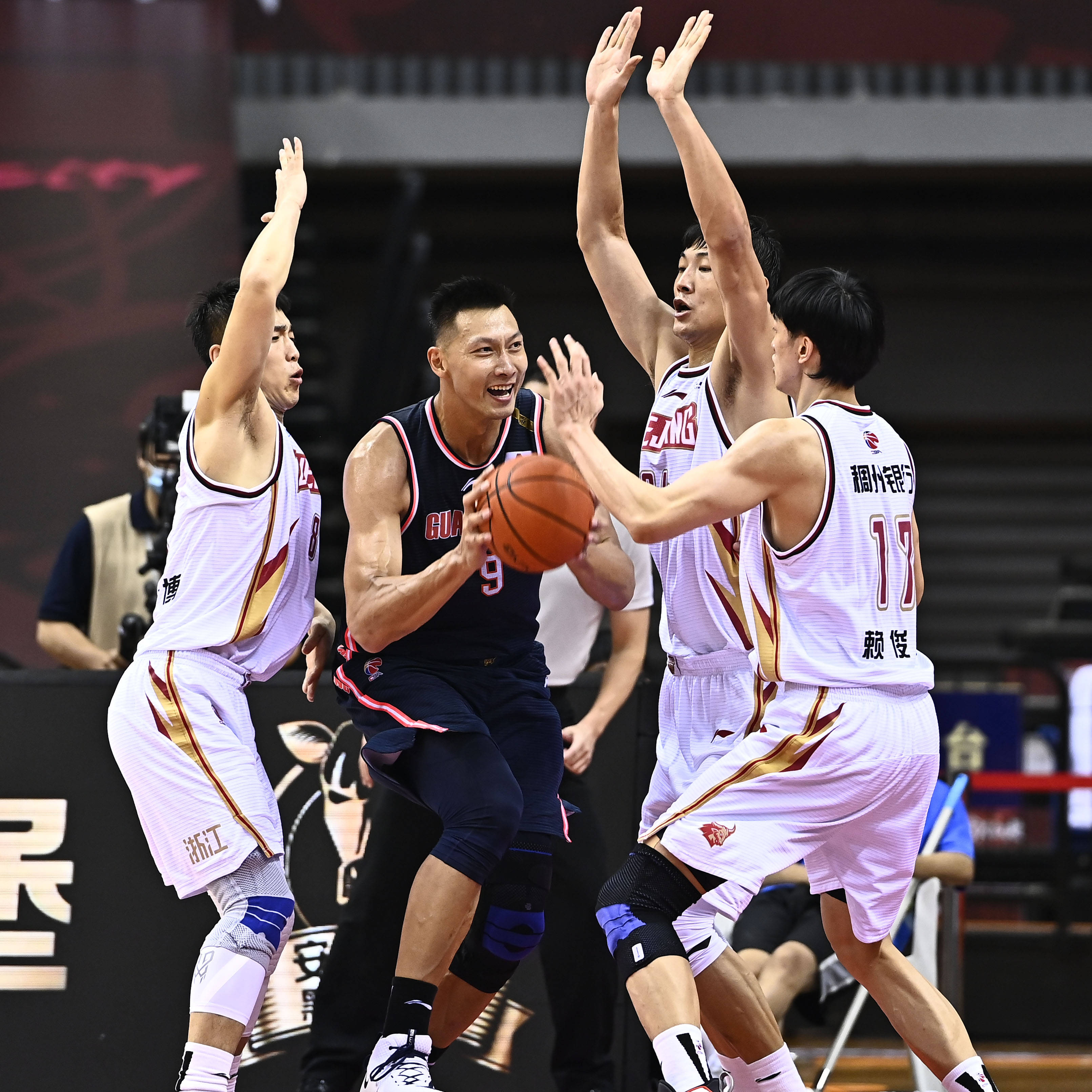 中欧入口网址 -风云突变！新疆广汇赛后完成体检；CBA常规赛版图或变；气氛紧张；临场指挥获称赞 